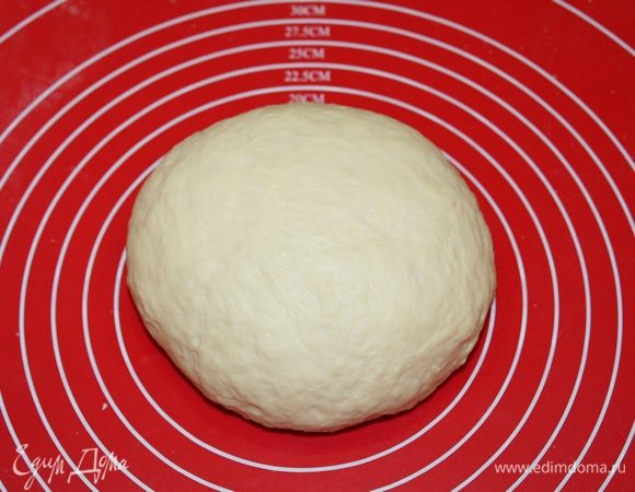 Замесить тесто, накрыть, поставить в теплое место на 1 час.