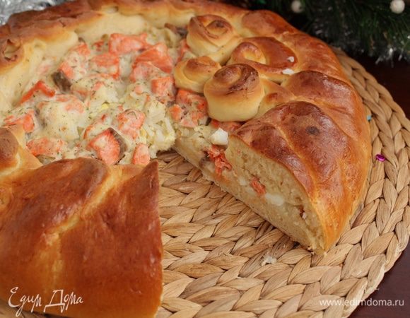 Подавайте пирог теплым.