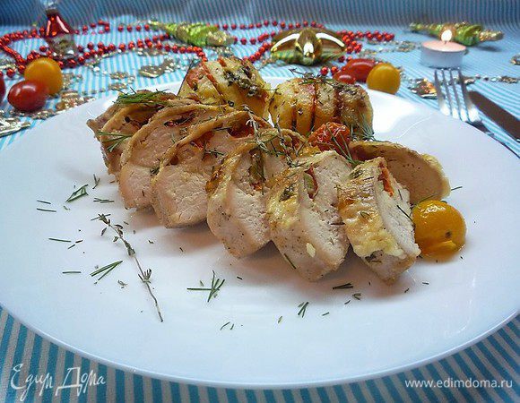 Ароматная, сочная курочка с румяной картошечкой готова. Можно подавать на стол. Приятного аппетита.