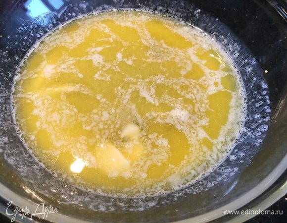 Сливочное масло растопите.