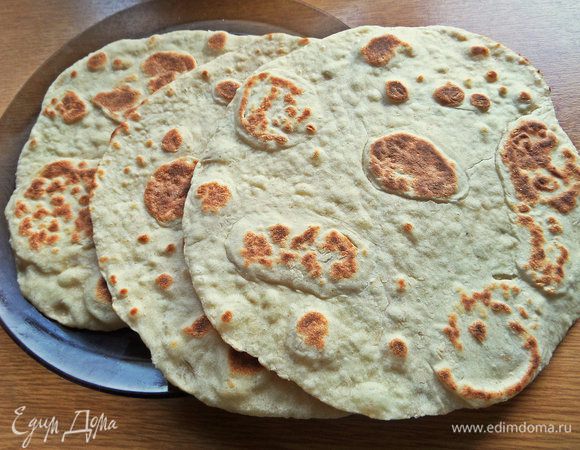 Рецепт лепешек можно посмотреть здесь: http://www.edimdoma.ru/retsepty/89582-lepeshki-pyadiny-s-nachinkami
