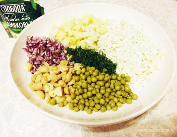 Смешиваем овощи.