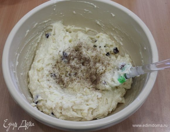 Добавить молотую корицу, перемешать.