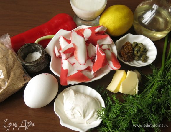 Подготовим крабовое мясо (у меня эрзац), масло сливочное и растительное, зелень, горчицу, лимон, каперсы, сухари панировочные.