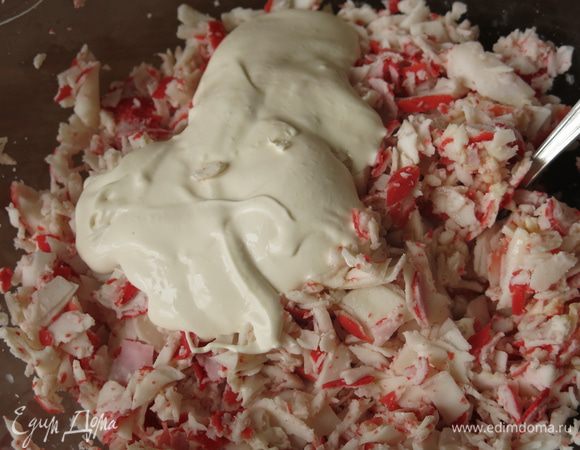 Добавляем 3 ст. л. сливок 35% или сметаны.