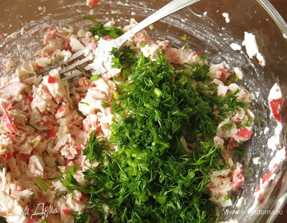 Нарезаем 35 — 40 г зелени, у меня только укроп, можно положить и укроп, и петрушку.