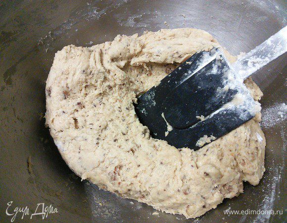 Вымешать тесто (мне понадобилось еще 2 ст. л. муки дополнительно, зависит от величины яиц, степени размягчения масла и качества муки).