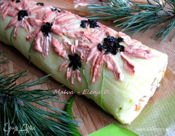 Украсить барбарисом, стебельками петрушки, майонезом, смешанным с томатной пастой. Украшала цветочками из майонеза ТМ «Слобода» Сметанный с помощью ручки чайной ложки, можно воспользоваться кулинарным шприцем и написать любую надпись или создать узор на рулете. Убрать рулет в холодильник на некоторое время. 
Приятного аппетита!