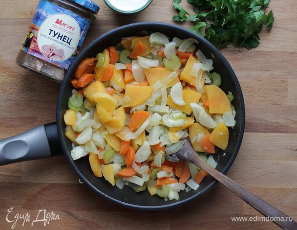 Припустить коренья в течение 4 — 5минут.