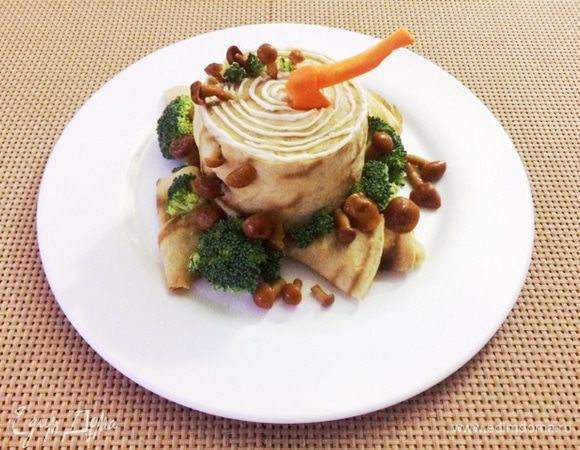 Для оформления я использовала соцветия брокколи, несколько маринованных опят, кусочки блинов и топорик вырезала из свежей моркови.
Вот такой праздничный «Пенек» получился. 