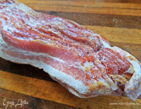 Бекон я всегда держу в морозилке для таких случаев, да и в омлет утром можно быстро настрогать.