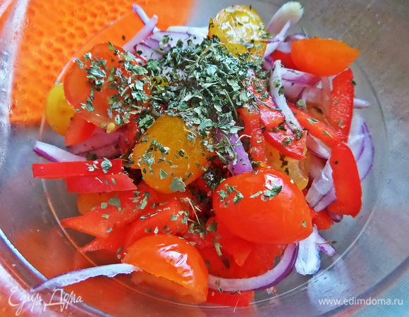 Добавить свежую или сушеную зелень, соль. Заправить оливковым маслом.