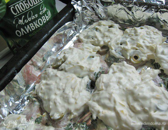 Покрываем филе сырной массой. Запекать 45 минут при температуре 200°С.