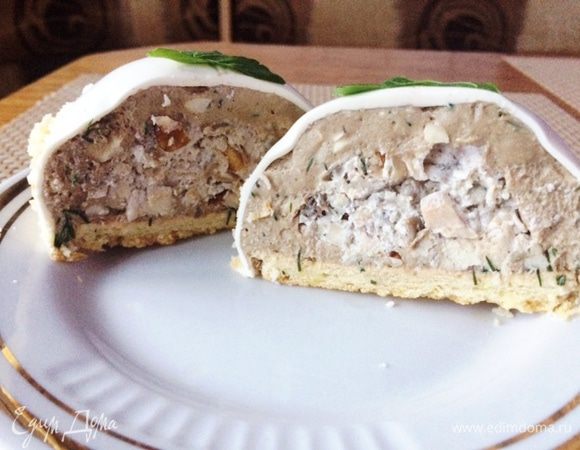 Процесс приготовления, конечно же, требует времени и терпения, но итог меня очень порадовал, я осталась довольна.
Пирожные выглядят не идеальными, но если исключить орехи и укроп из основной массы, то возможно добиться более ровной поверхности пирожных, в этом я уверена.
Спасибо всем, кто досмотрел до конца!