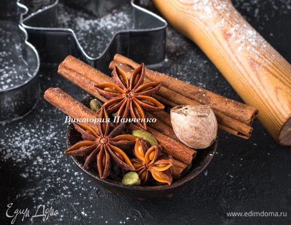 Для приготовления «сухих духов» можно использовать молотые пряности, можно перемолоть самостоятельно. Хранить в плотно закрытой банке и использовать для пряной выпечки. 
Для приготовления этого печенья нам понадобится 1 ст. л. «сухих духов».