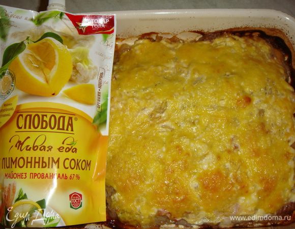 Готовую рыбу переложить на блюдо и украсить по желанию.