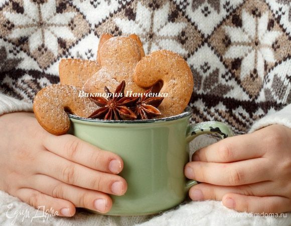 Если вы хотите получить хрустящее печенье, то тесто нужно раскатывать очень тонко и выпекать 5 — 7 минут.