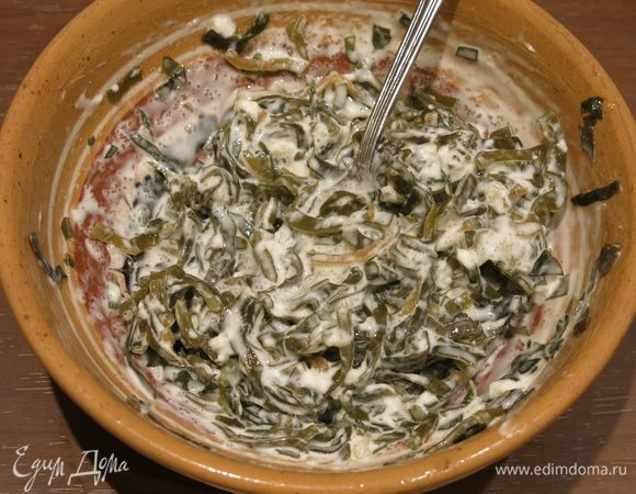Соединяем желейно-майонезный соус и капусту.