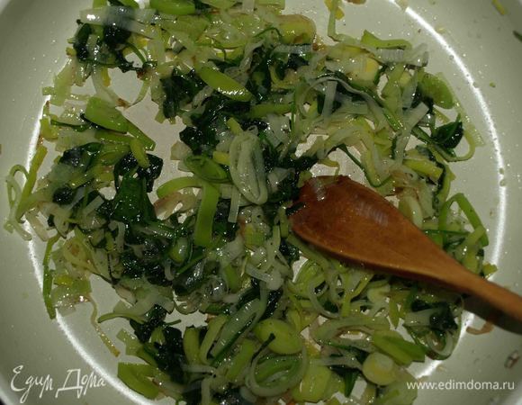 Снять овощи с огня и немного остудить.