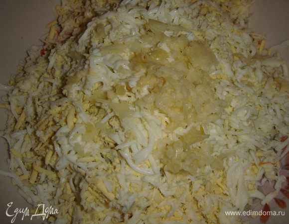 Чеснок выдавить через пресс.