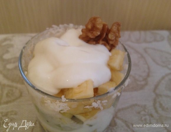 Сверху украсить бабочкой грецкого ореха.