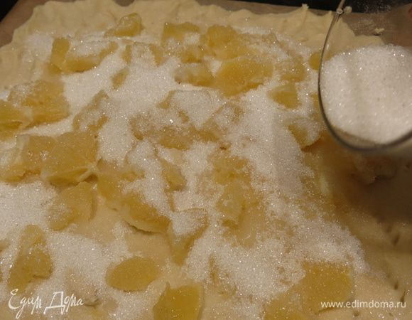 Посыпаем сахаром.