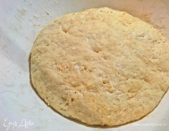 Когда вторично тесто поднялось — оно готово.