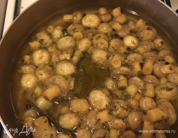 Остудить, затем перелить в стеклянный контейнер и отправить в холодильник на ночь.