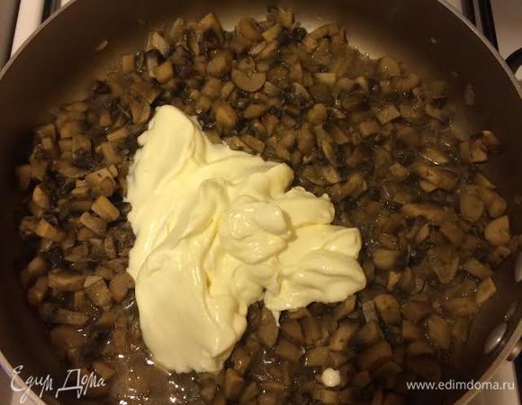Добавить сметану.