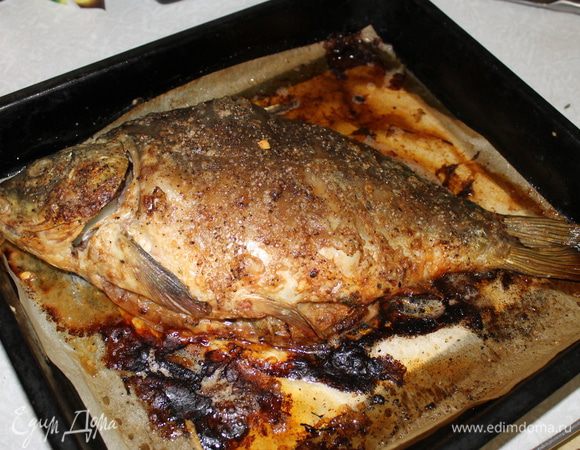 Отправьте в духовку запекаться при температуре 160°С до готовности и золотистой кожицы.