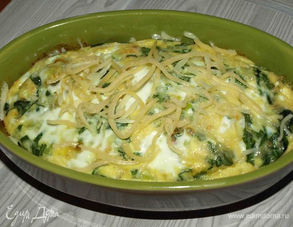 По истечению 20 — 25 минут духовку отключить и оставить омлет в духовке еще на 5 минут.  Достаем готовый омлет. По желанию можно посыпать сыром.