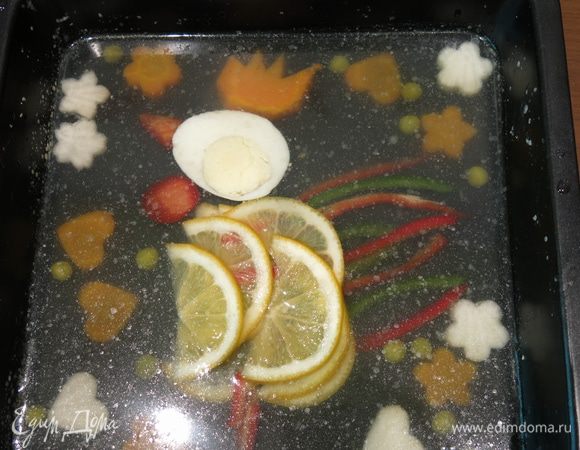 Наливаем очень аккуратно желе, даем застыть.