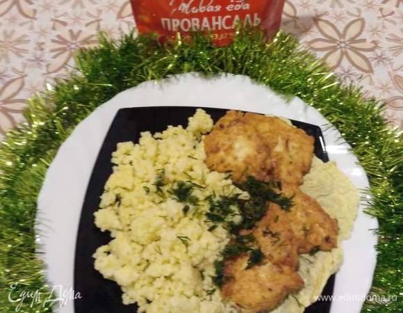 Можно подавать как с гарниром, так и без него. В данном случае мои домочадцы кушали без гарнира, а я со своей любимой кашей пшенной.
Приятного аппетита!