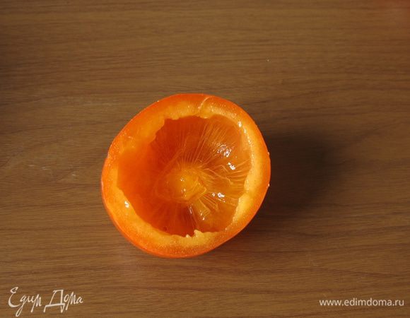 Вынимаем мякоть, ее можно использовать для десерта.