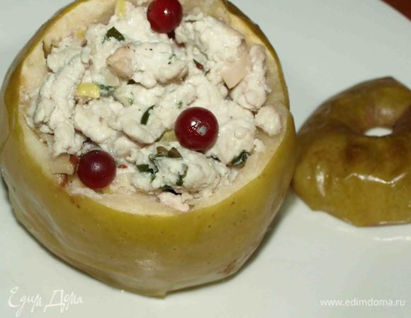 Готовые яблоки достаем, подаем с соусом. Приятного аппетита!