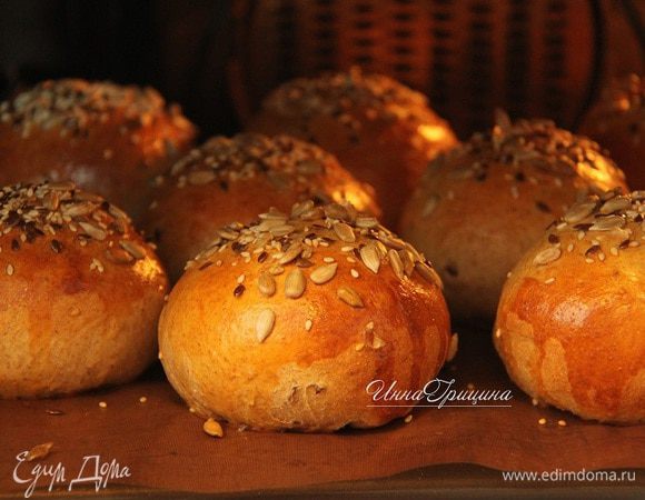 Выпекать зерновые хлебцы 15 минут. Дать остыть на решетке. Приятного аппетита!