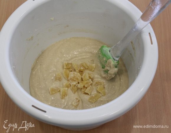 Добавить цукаты, перемешать.