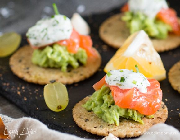  Украсьте луком и подавайте. 