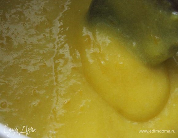 Варить смесь на небольшом огне до загустения.