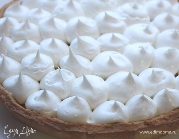 Отсадить меренгу поверх лимонного крема. Поставить тарт на 3 минуты под гриль.