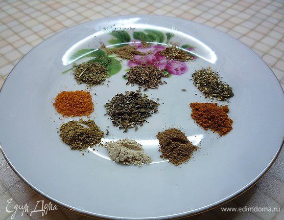 Приготовим и смешаем специи. 