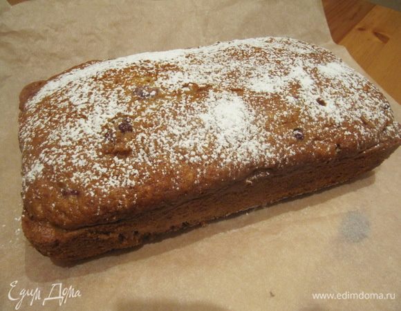 Затем извлекаем кекс из формы и даем ему полностью остыть. При желании присыпаем сахарной пудрой.