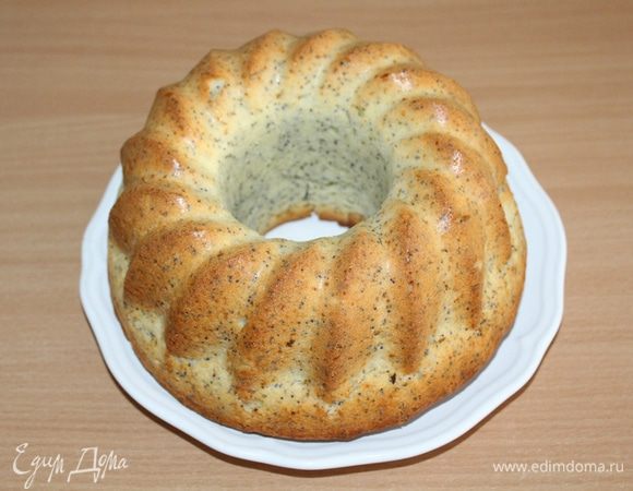 Выпекать в разогретой духовке до 180 — 185°С, 35 минут. Остудить на решетке.