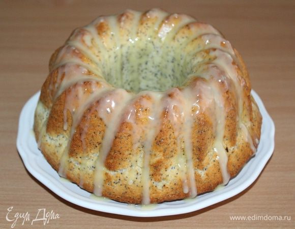 Остывший кекс покрыть глазурью.