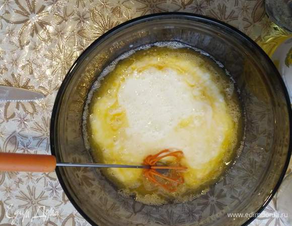 Добавляем кефир, разрыхлитель.