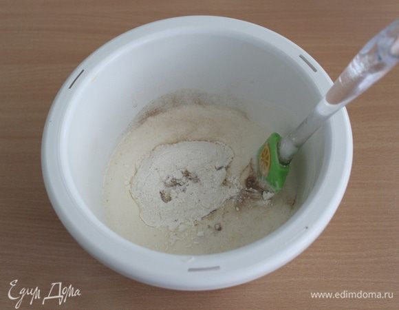 Добавить сухую смесь, перемешать.