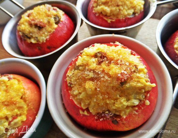 Посыпать верх сахаром.