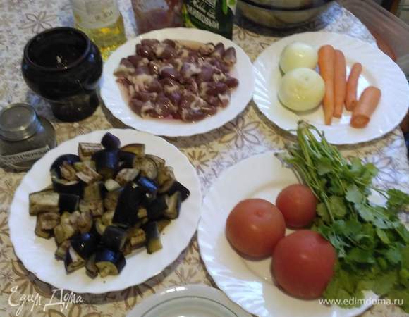 Почистим овощи: картофель, лук, морковь. 