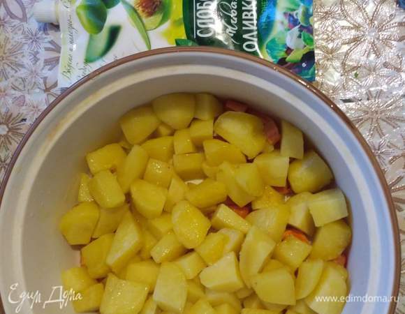 Картофель — второй слой.