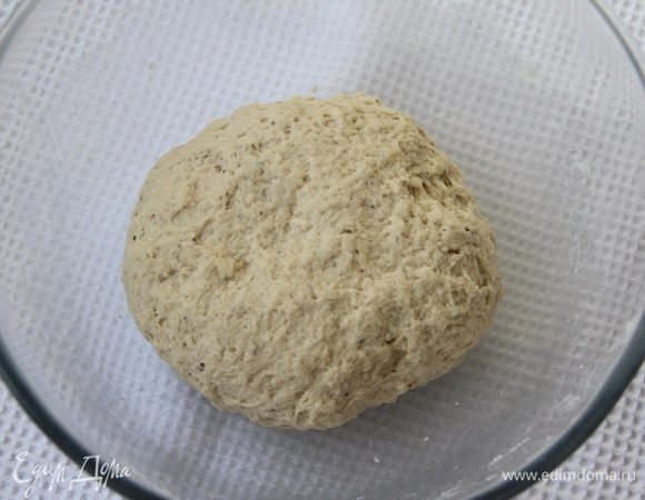 Замесить тесто. Оставить на подъем, на 1 час.